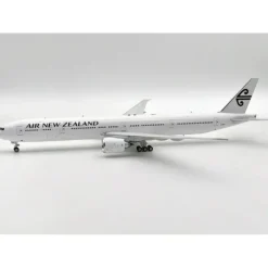 Airplane Model*Inflight IF773NZ0224 1:200 Air New Zealand Boeing 777-367/ER ZK-OKU - Miniature Marvels: Airplane Models & Painted Dice