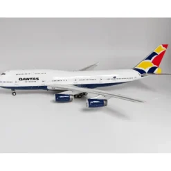 Airplane Model*Inflight IF744QF0123 1:200 Qantas Boeing 747-400 - Miniature Marvels: Airplane Models & Painted Dice