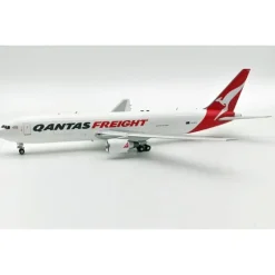 Airplane Model**Inflight IF763QF0123 1:200 Qantas Freight Boeing 767-381F/ER VH-EFR - Miniature Marvels: Airplane Models & Painted Dice