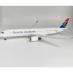 Airplane Model*Inflight IF359SA0823 1:200 South African Airways Airbus A350-900 ZS-SDD - Miniature Marvels: Airplane Models & Painted Dice