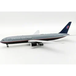 Airplane Model*Inflight IF763UA1223 1:200 United Airlines Boeing 767-300 N670UA - Miniature Marvels: Airplane Models & Painted Dice