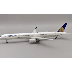 Airplane Model*InFlight200 IF753UA1123 United Airlines Boeing 757-33N N78866 - Miniature Marvels: Airplane Models & Painted Dice