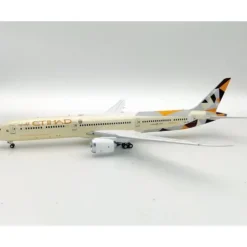 Airplane Model*InFlight IF78XEY1220 1:200 Etihad Airways Boeing 787-10 - Miniature Marvels: Airplane Models & Painted Dice