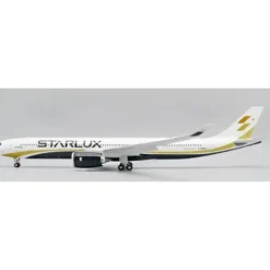 Airplane Model*JC Wings EW2339002 1:200 Starlux Airlines A330-900neo B-58302 - Miniature Marvels: Airplane Models & Painted Dice