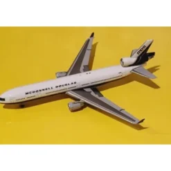 Airplane Model*JC Wings LH4077 1:400 House Colors MD-11 - Miniature Marvels: Airplane Models & Painted Dice