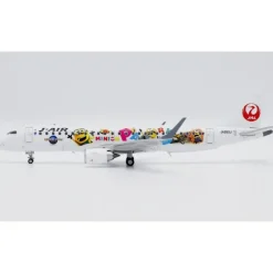 Airplane Model*JC Wings SA2010 1:200 J-Air Embraer ERJ-190STD "Minion Park" Reg: JA252J - Miniature Marvels: Airplane Models & Painted Dice