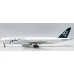 Airplane Model*JC Wings XX2149 1:200 Air New Zealand Boeing 777-200ER Reg: ZK-OKE - Miniature Marvels: Airplane Models & Painted Dice