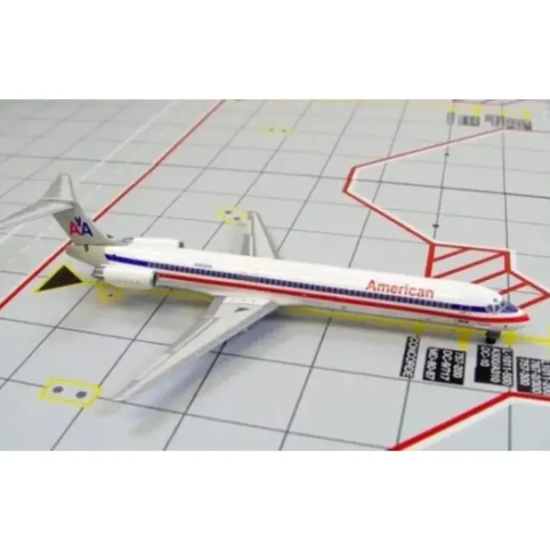 Airplane Model*Jc Wings XX2906 1:200 American Airlines MD-87 - Miniature Marvels: Airplane Models & Painted Dice