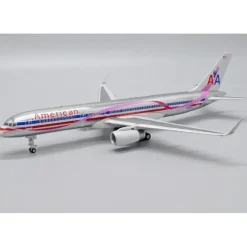 Airplane Model*JC Wings XX2191 1:200 American Airlines Boeing 757-200 - Miniature Marvels: Airplane Models & Painted Dice