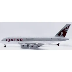 Airplane Model*JC Wings XX20200 1:200 Qatar Airways Airbus A380 A7-APG - Miniature Marvels: Airplane Models & Painted Dice