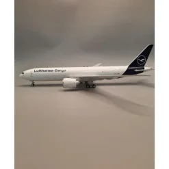 Airplane Model*JFox JF-777-2-008 1:200 Lufthansa Cargo Boeing 777-F D-ALFJ - Miniature Marvels: Airplane Models & Painted Dice
