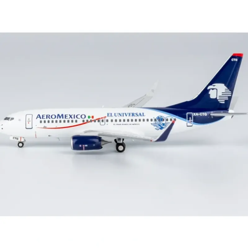 Airplane Model*NG 77029 1:400 AeroMexico Boeing 737-700 XA-CTG - Miniature Marvels: Airplane Models & Painted Dice