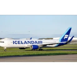 Airplane Model*Phoenix 11910 1:400 Icelandair Boeing 767-300ER TF-ISW "Boreal Blue" - Miniature Marvels: Airplane Models & Painted Dice