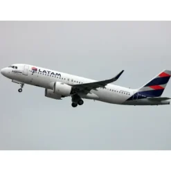 Airplane Model*Phoenix 11906 1:400 LATAM Airbus A320neo CC-BHG - Miniature Marvels: Airplane Models & Painted Dice
