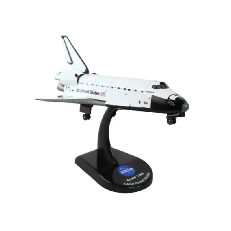 Airplane Model*POSTAGE STAMP PS5823-2 SPACE SHUTTLE DISCOVERY - Miniature Marvels: Airplane Models & Painted Dice