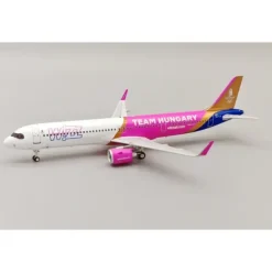 Airplane Model*Pre-Order InFlight IF321W60924 1:200 Wizz Air Airbus A321-271NX HA-LGI "TEAM HUNGARY" livery - Miniature Marvels: Airplane Models & Painted Dice