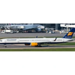Airplane Model<Pre-Order JC Wings XX40459 1:400 Icelandair Boeing 757-300 Reg: TF-FIX - Miniature Marvels: Airplane Models & Painted Dice