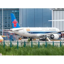 Airplane Model<Pre-Order Phoenix 11935 1:400 China Southern C919 B-919J - Miniature Marvels: Airplane Models & Painted Dice