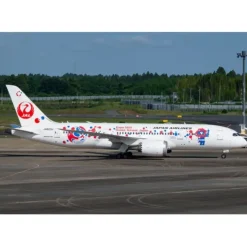 Airplane Model<Pre-Order Phoenix 04603 1:400 Japan Airlines B787-8 JA823J "MyakuMyaku JET" - Miniature Marvels: Airplane Models & Painted Dice