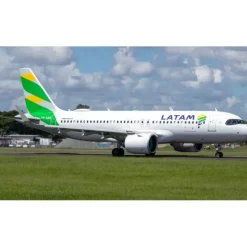 Airplane Model<Pre-Order Phoenix 11916 1:400 LATAM A320neo PR-XBG - Miniature Marvels: Airplane Models & Painted Dice