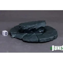 Miniature<Sacrificial Altar: Bones RPR 77630 - Miniature Marvels: Airplane Models & Painted Dice