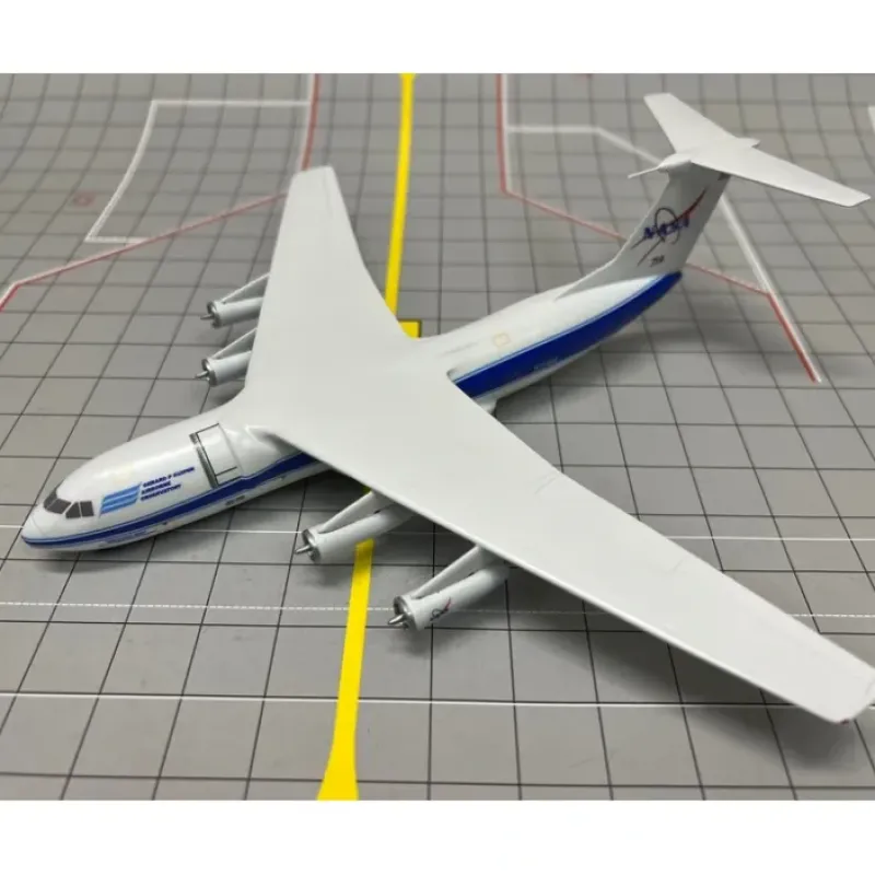 Airplane Model<Sky Classics 1:200 C-141A Starlifter Nasa - Miniature Marvels: Airplane Models & Painted Dice