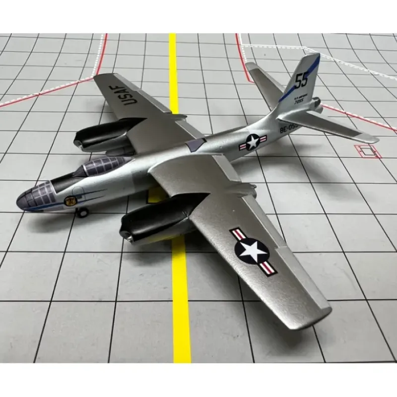 Airplane Model<Sky Classics 1:200 USAF B-45 86th BS Sculthorpe 1955 - Miniature Marvels: Airplane Models & Painted Dice