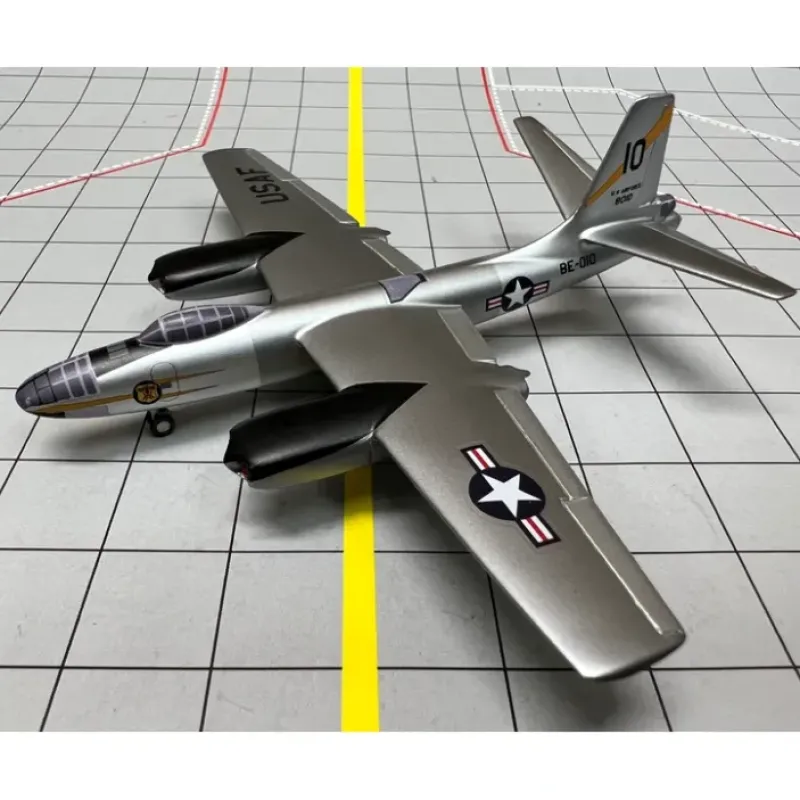 Airplane Model<Sky Classics 1:200 USAF B-45 85th BS Sculthrope 1955 - Miniature Marvels: Airplane Models & Painted Dice