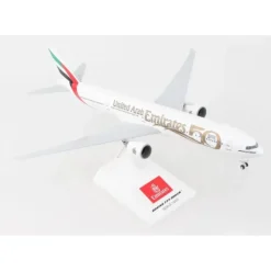 Airplane Model<SkyMarks 1:200 Emirates Boeing 777-300ER SKR1099 - Miniature Marvels: Airplane Models & Painted Dice