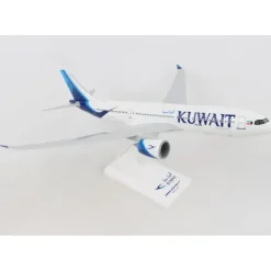 Airplane Model<SkyMarks 1:200 Kuwait Airbus A330-800 SKR1018 - Miniature Marvels: Airplane Models & Painted Dice