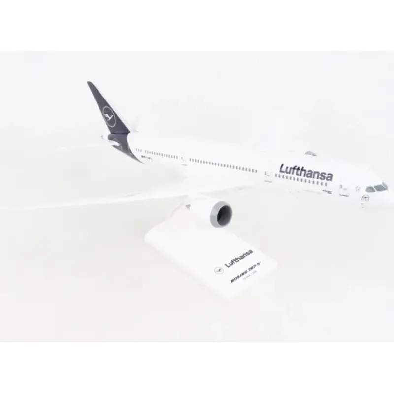 Airplane Model<SkyMarks 1:200 Lufthansa 787-9 SKR1096 - Miniature Marvels: Airplane Models & Painted Dice