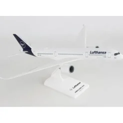 Airplane Model<SkyMarks 1:200 Lufthansa Airbus A350-900 SKR1027 - Miniature Marvels: Airplane Models & Painted Dice