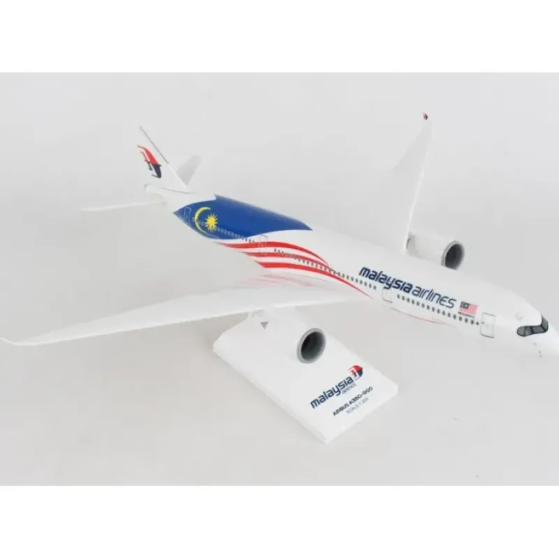 Airplane Model<SkyMarks 1:200 Malaysia Airlines Airbus A350-900 SKR1073 - Miniature Marvels: Airplane Models & Painted Dice