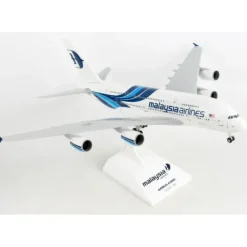 Airplane Model<SkyMarks 1:200 Malaysia Airlines Airbus A380 SKR693 - Miniature Marvels: Airplane Models & Painted Dice