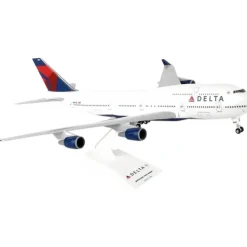 Airplane Model<SKYMARKS SKR508 1:200 DELTA 747-400 W/GEAR - Miniature Marvels: Airplane Models & Painted Dice