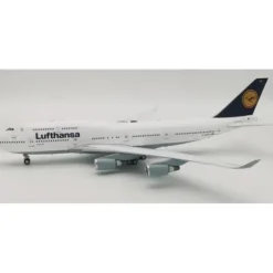 Airplane Model**WB Models WB-747-4-060 1:200 Lufthansa Boeing 747-400 - Miniature Marvels: Airplane Models & Painted Dice