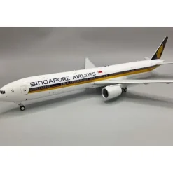 Airplane Model<WB Models WB-777-3-022 1:200 Singapore Airlines Boeing 777-321 9V-SYH - Miniature Marvels: Airplane Models & Painted Dice